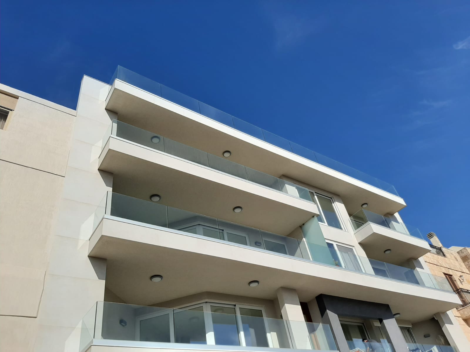 Thermal break and left and side door with degress